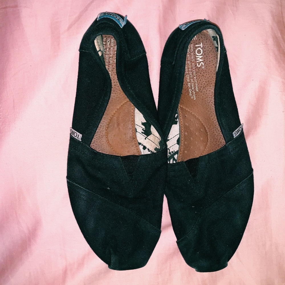 black toms